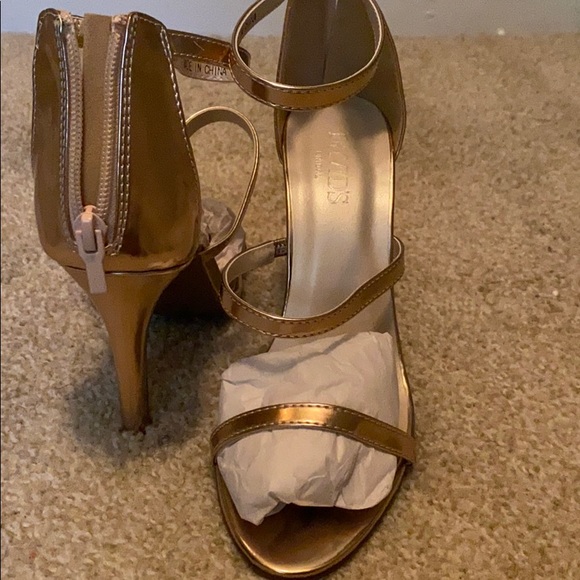 NEVER WORN HEELS - Picture 2 of 3